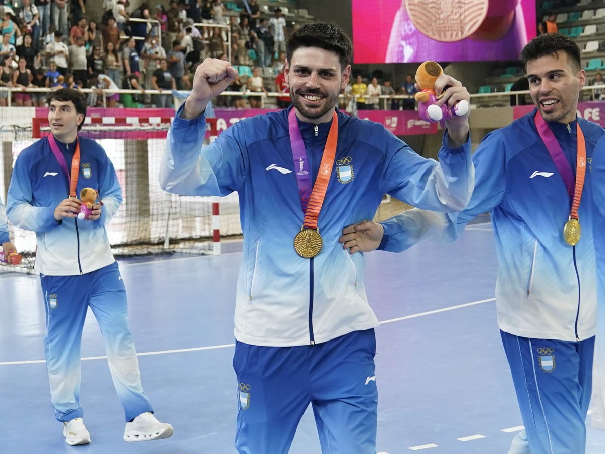 Los Gladiadores con la medalla de oro en handball en los Suramericanos Santa Fe 2026