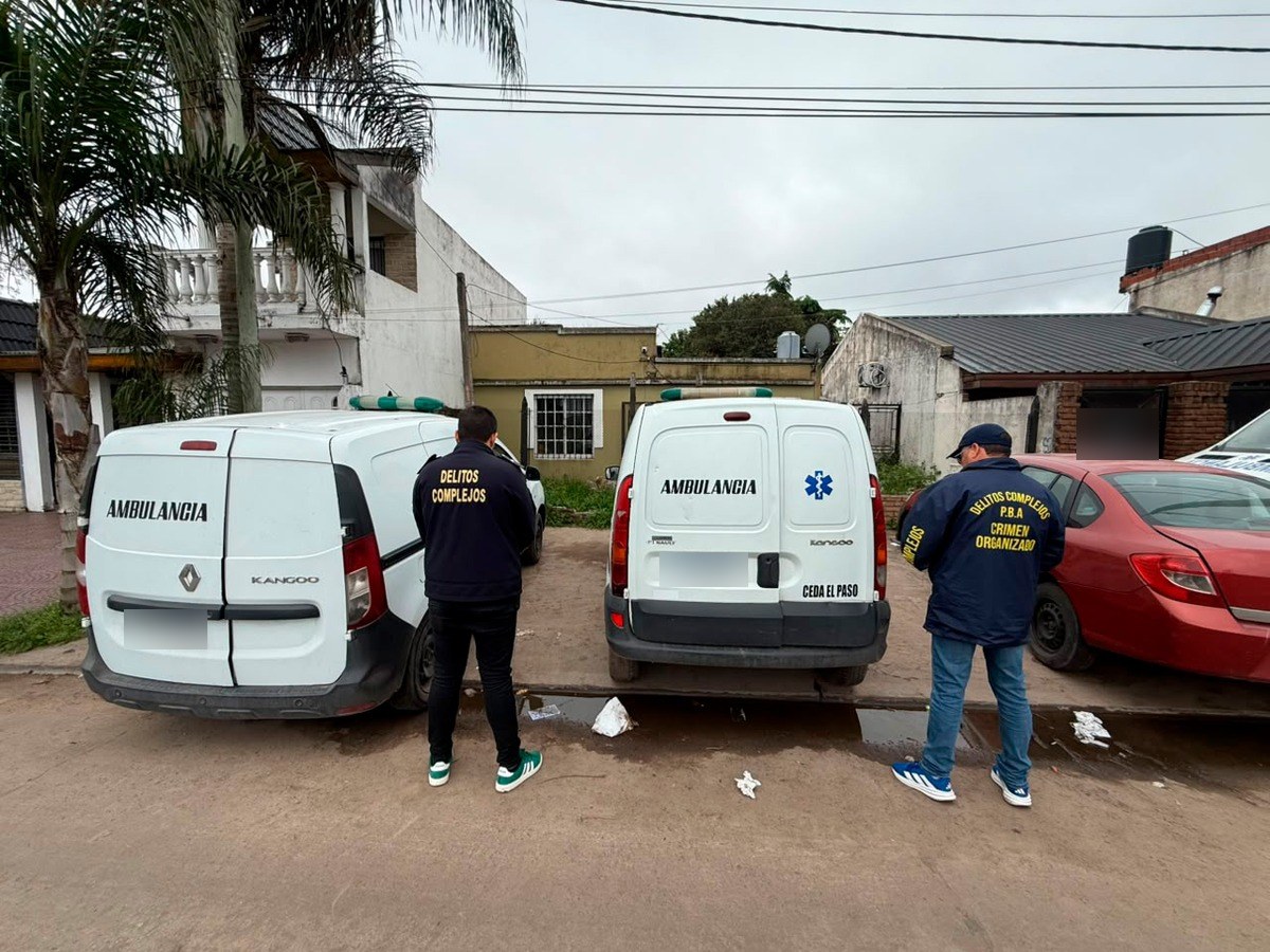 Ambulancias secuestradas en los allanamientos contra la red de servicios médicos ilegales con base en Florencio Varela