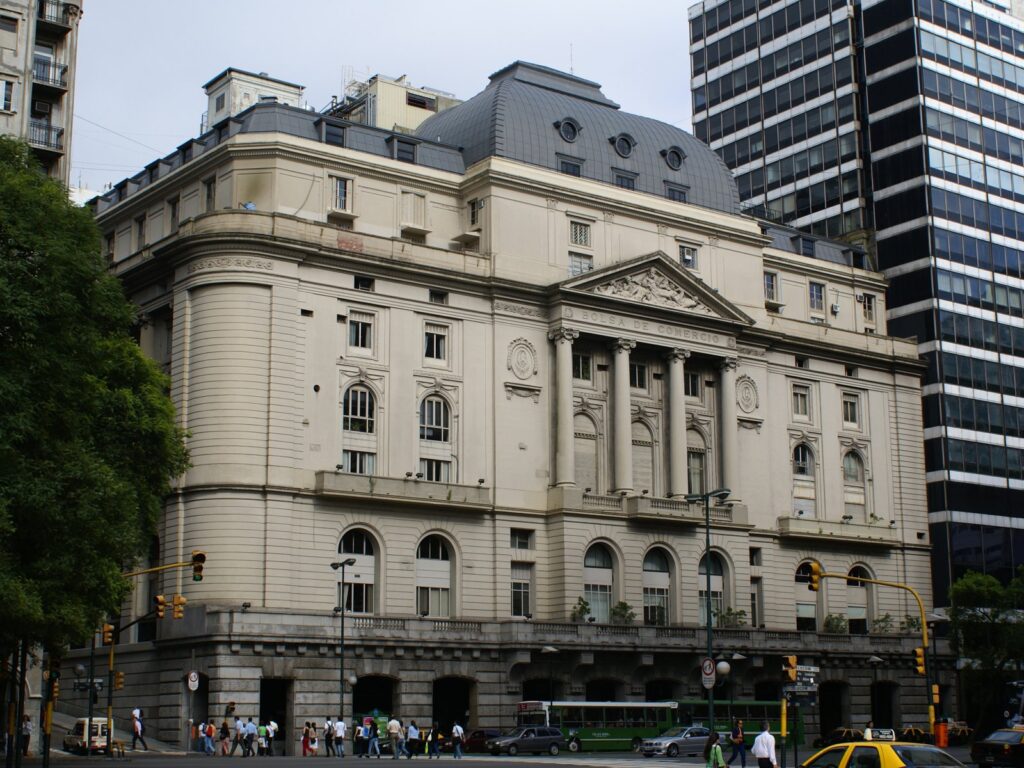 Edificio de la Bolsa de Comercio de Buenos Aires, en la rueda posterior al triunfo de Lula