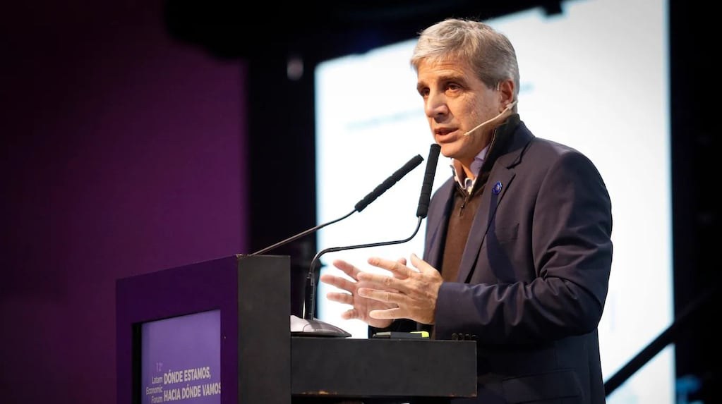 Luis Caputo habla en Rosario durante la primera Ronda RIGI ante empresarios y proveedores