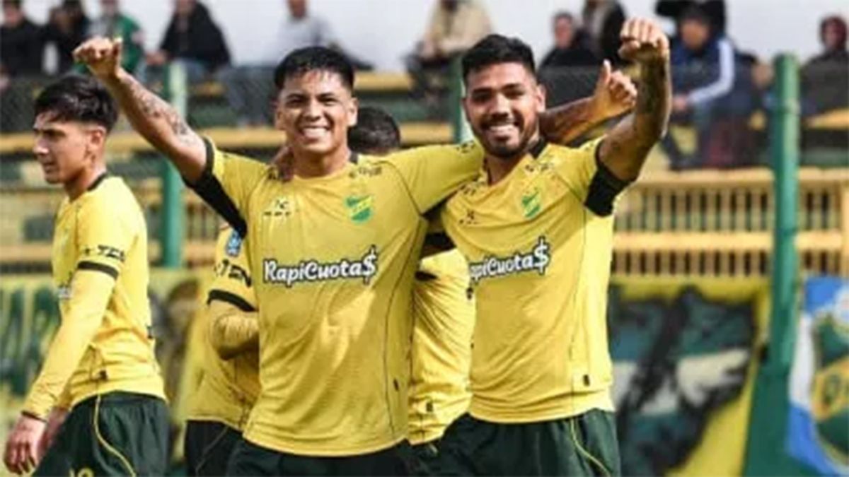 Defensa y Justicia frente a San Lorenzo en el estadio Tomaghello de Florencio Varela
