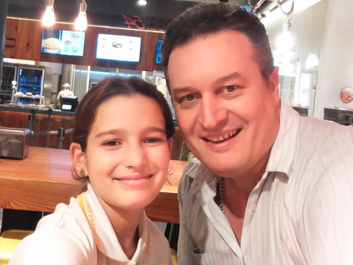 Valentina García junto a su padre, Alejandro García