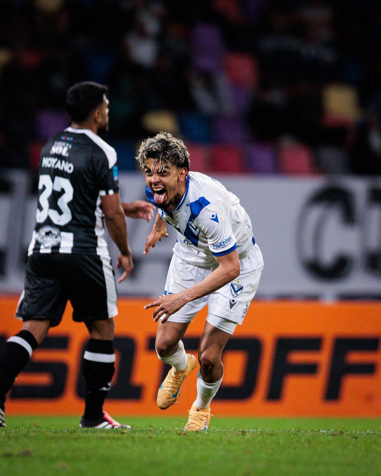 Festejo de un jugador de Vélez ante Central Córdoba en la fecha 14 de la Liga Profesional