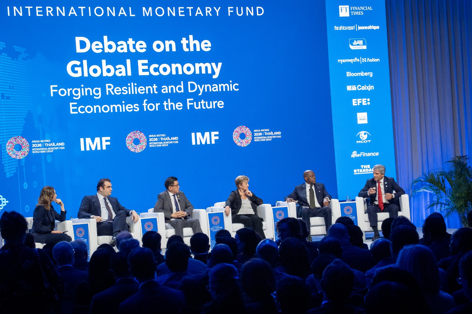 El ministro de Economía Luis Caputo en las Reuniones Anuales del FMI y el Banco Mundial en Bangkok