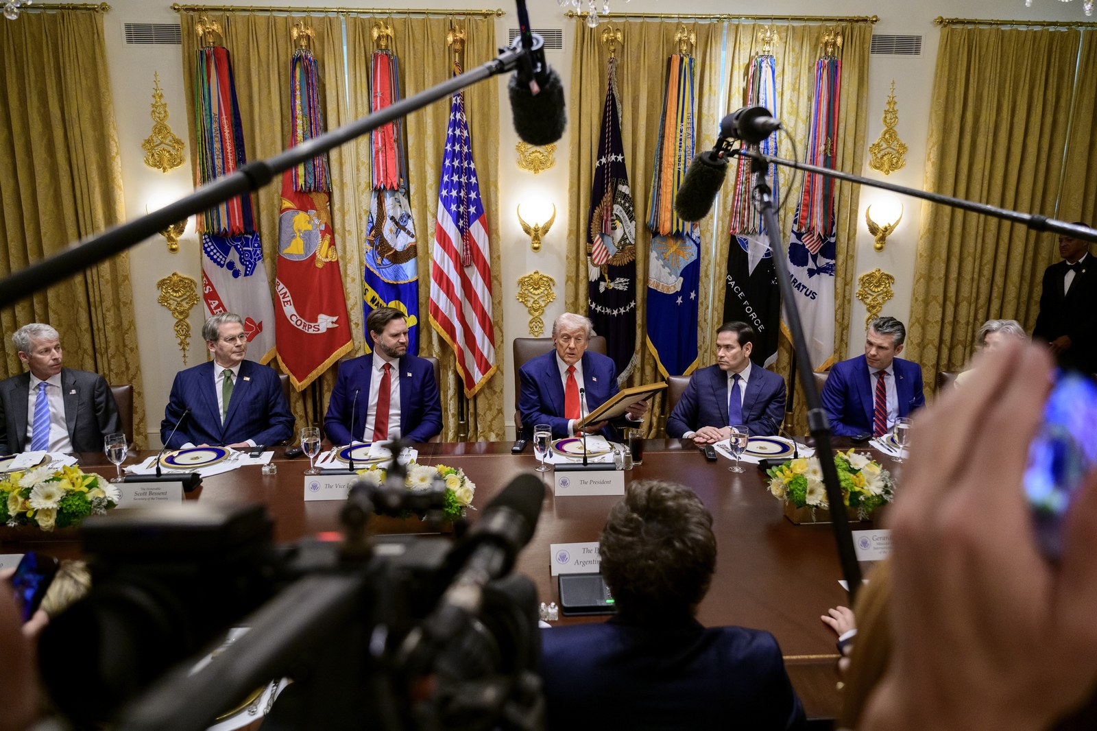 Javier Milei junto a Donald Trump en un encuentro oficial en Estados Unidos