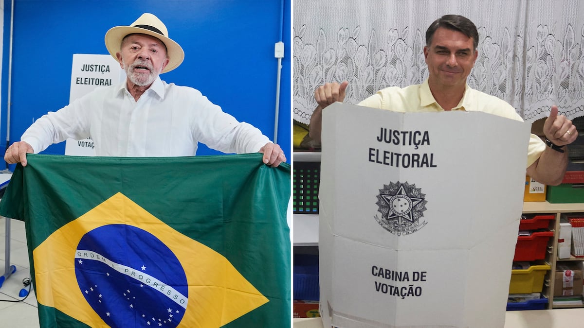 Lula da Silva con una bandera de Brasil y Flávio Bolsonaro junto a una urna electoral, al votar el 4 de octubre