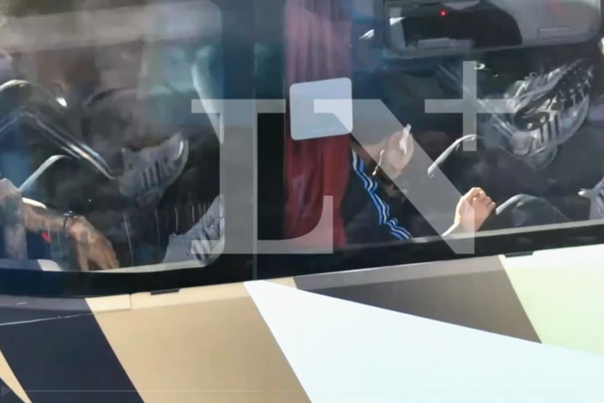 Lionel Messi emocionado en el micro de la Selección camino al Monumental