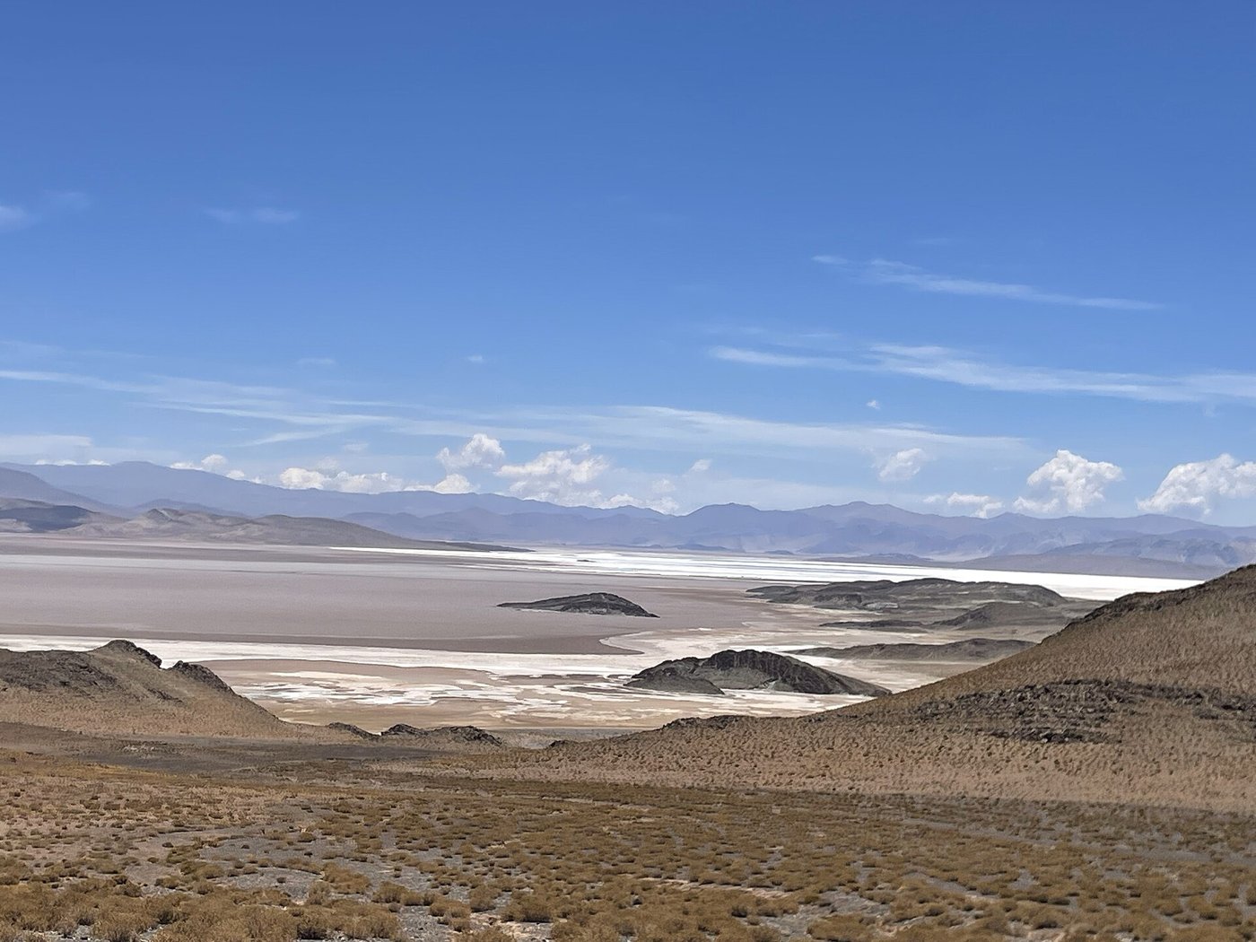 Agenda de Milei: vista del Salar del Hombre Muerto, en Catamarca, donde se inauguran plantas de litio