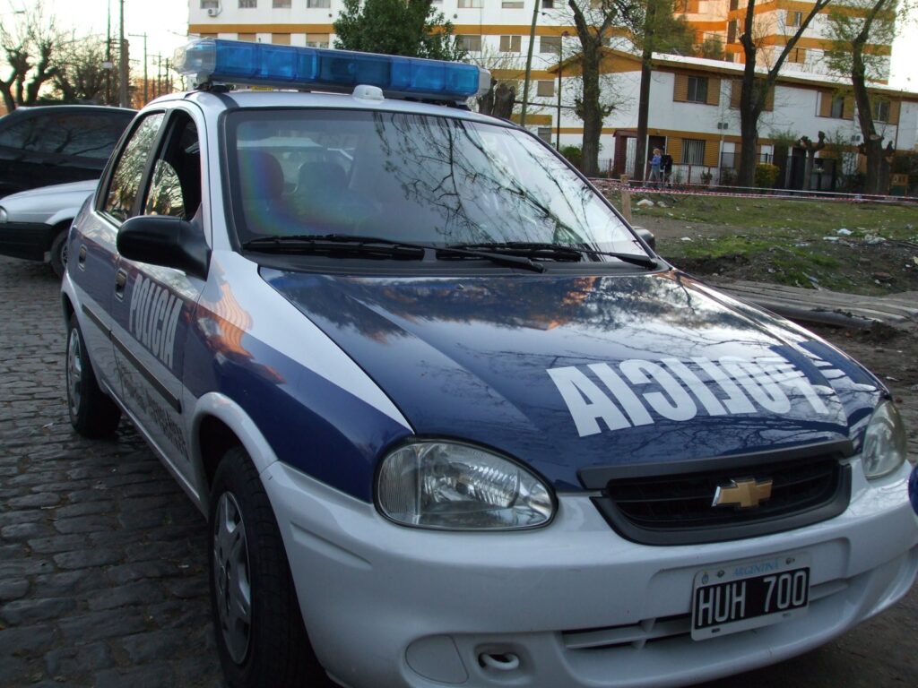 Patrullero de la Policía bonaerense; la cartera de Seguridad licita una plataforma de geolocalización
