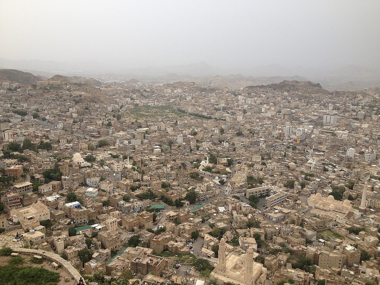 Vista panorámica de la ciudad de Taiz, en Yemen, desde el castillo de Al Qahira